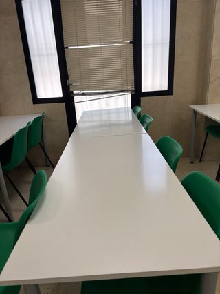 Cortinas, mesas y sillas a 10€