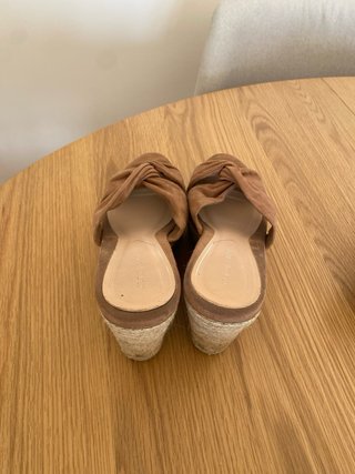 Alpargatas cuña Sfera beige lazo