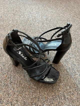 Tacones negros plataforma y tacón grueso