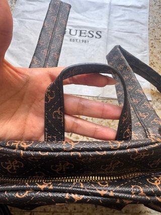 Mochila Guess Marrón con Monedero