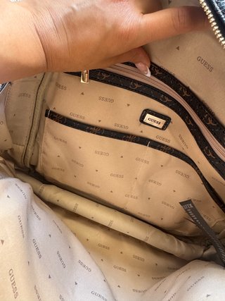 Mochila Guess Marrón con Monedero