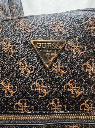 Mochila Guess Marrón con Monedero