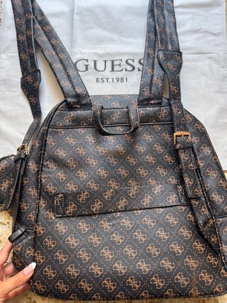 Mochila Guess Marrón con Monedero