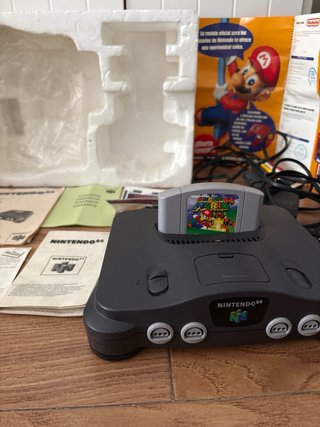 Nintendo 64 con caja y manuales