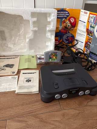 Nintendo 64 con caja y manuales