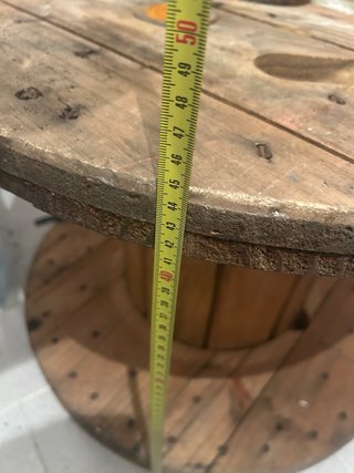 Carrete rulo bobina madera mesa