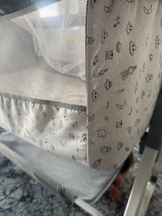 Cuna colecho con mosquitera
