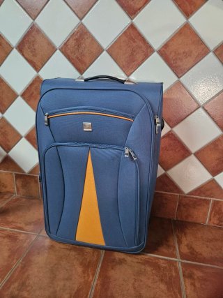Maleta grande azul con ruedas