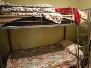 Literas metálicas Conforama con colchones de ikea