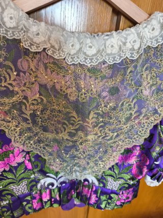 Traje de Fallera Morado y Dorado