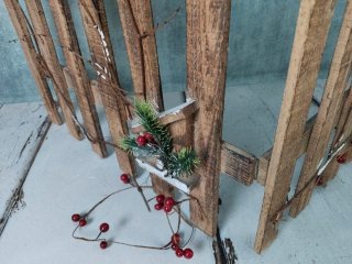 Cancello decorativo in legno natalizio