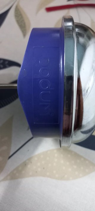 Cafetera de émbolo de cristal y metal