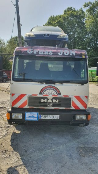 Man grua portacoches