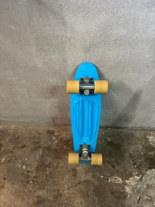Patinete azul para niños