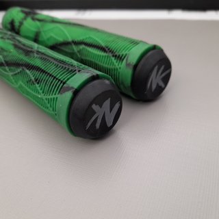 Puños Negro-Verde Patinete Freestyle