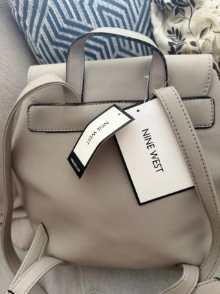 Bolso-Mochila Nine West Beige