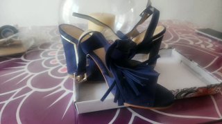 Sandalias de tacón azul con flecos