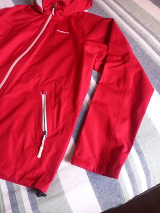 Cortavientos rojo talla 12