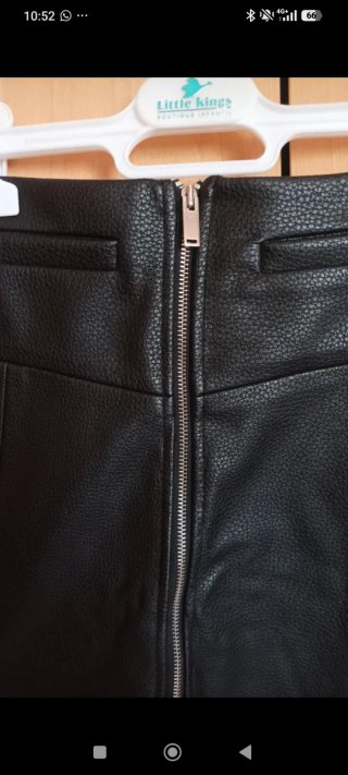 Falda cuero Bershka negra cremallera