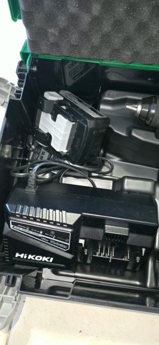 Taladro percutor Hikoki 18V con2  batería incluida