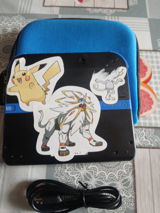 Nintendo 2DS con custodia blu