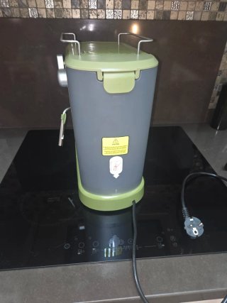 Cafetera verde estilo retro.cecotec.