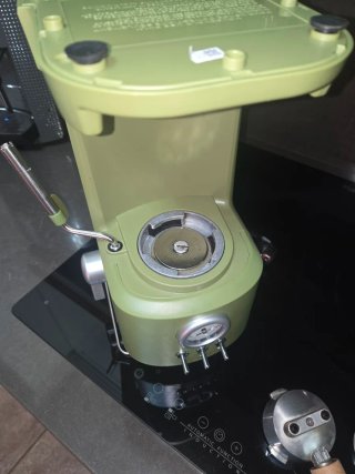 Cafetera verde estilo retro.cecotec.