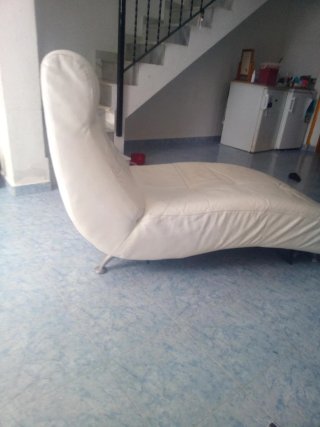 Divano in pelle bianca