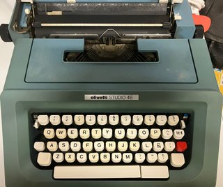 Máquina de escribir Olivetti Studio 46