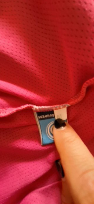 Camiseta sin mangas rosa con logo