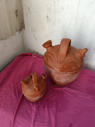 Botijo de barro tradicional