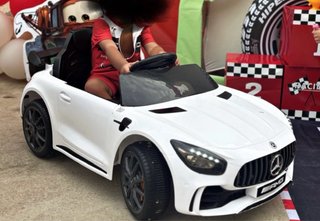 Coche eléctrico infantil Mercedes AMG