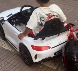Coche eléctrico infantil Mercedes AMG
