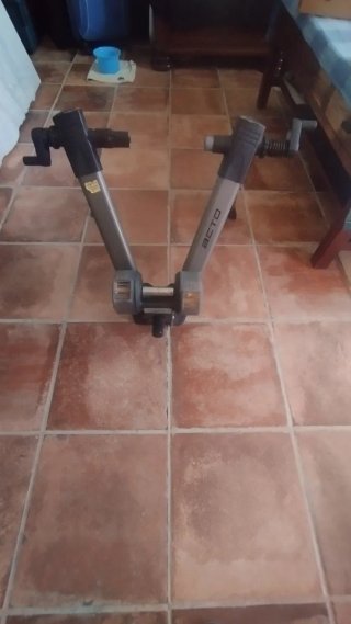 Supporto per rullo per cyclette