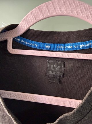 Camiseta Adidas Negra y Rosa