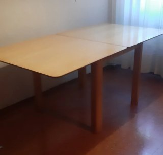 Mesa de salón extensible de madera
