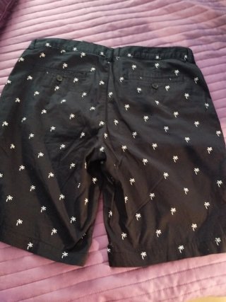 Pantalón corto estampado palmeras