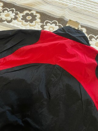 Chaqueta Nike Negra y Roja