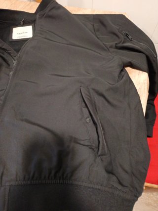 Cazadora bomber negra hombre
