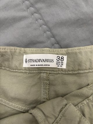 Falda cargo Stradivarius verde militar Talla M