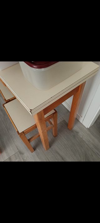 Mesa extensible cocina con 2 taburetes