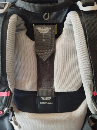 Mochila Quechua 28L Negra y Rosa