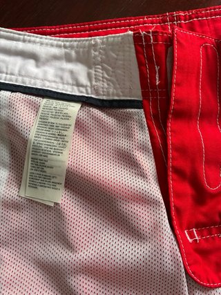 Pantalón corto Abercrombie rojo