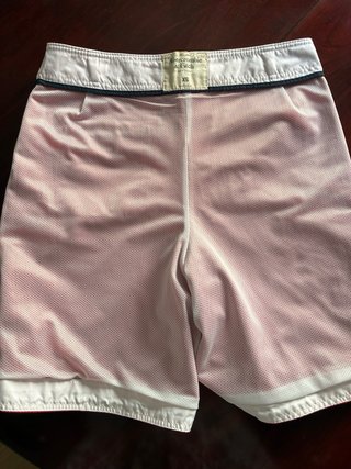 Pantalón corto Abercrombie rojo