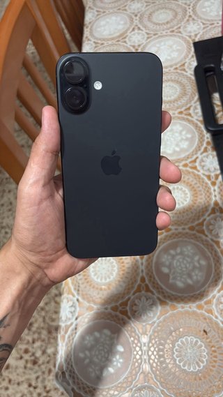 iPhone 16 Plus