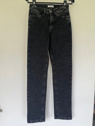 Pantalón vaquero tiro alto gris oscuro byoung