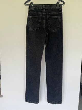Pantalón vaquero tiro alto gris oscuro byoung
