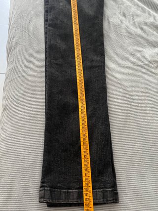 Pantalón vaquero tiro alto gris oscuro byoung