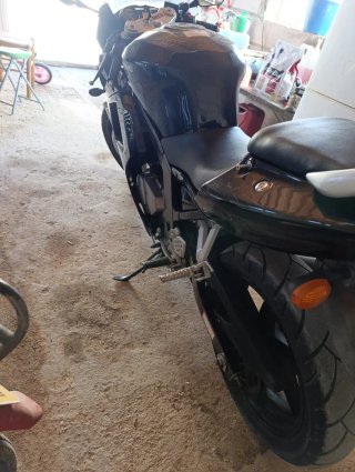 Hyosung GT250R Negra con solo 3.900km
