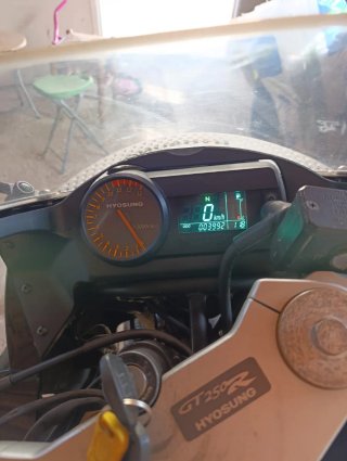 Hyosung GT250R Negra con solo 3.900km